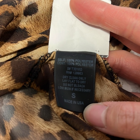 Potter’s Pot cheetah print sleeveless blouse - Picture 3 of 4